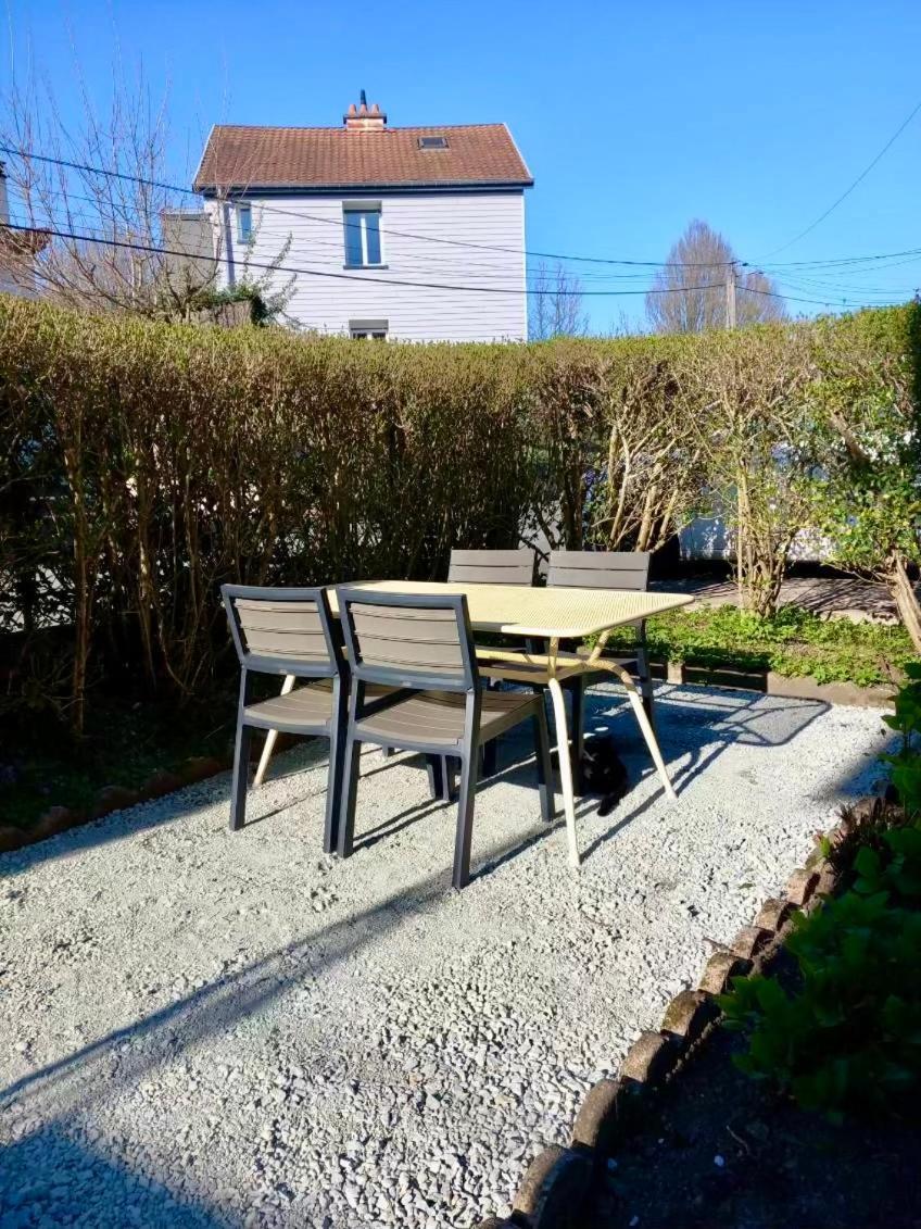 Appartement Cosy Et Calme Avec Parking Et Terrasse Prives Cravanche Luaran gambar